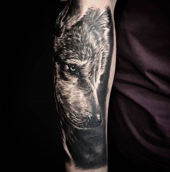 Diseño de tatuajes de lobo de Juego de Tronos en las manos