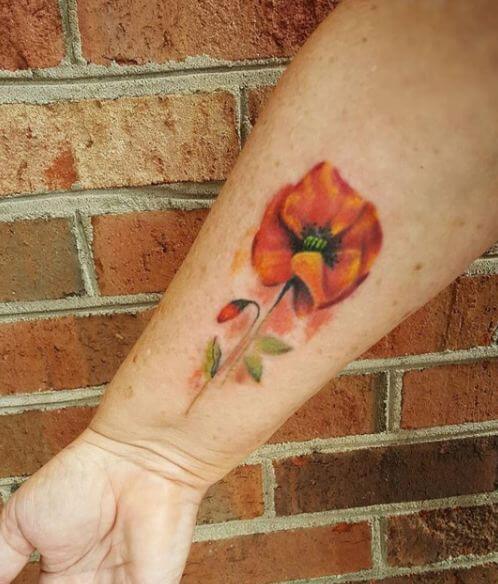 Tatuajes de flores de acuarela en el antebrazo