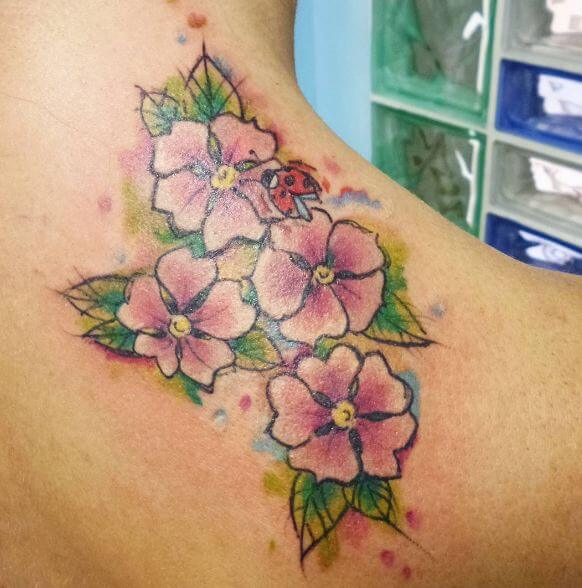 Tatuajes De Flores De Acuarela En La Espalda Del Cuello