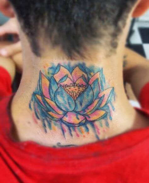 Tatuajes De Flores De Acuarela En El Cuello