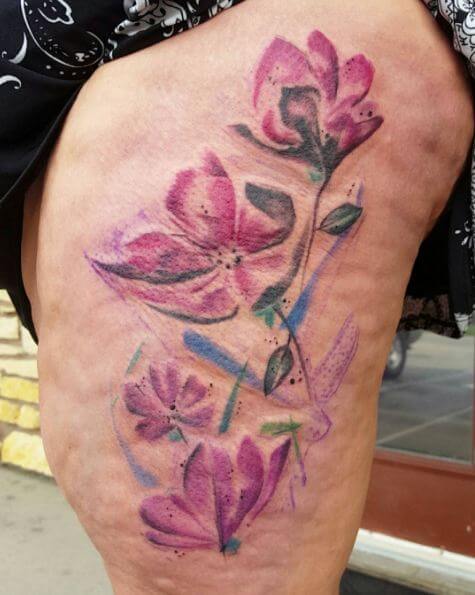 Tatuajes De Flores De Acuarela En El Muslo