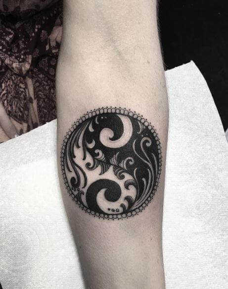 Tatuajes Yin Yang en el antebrazo