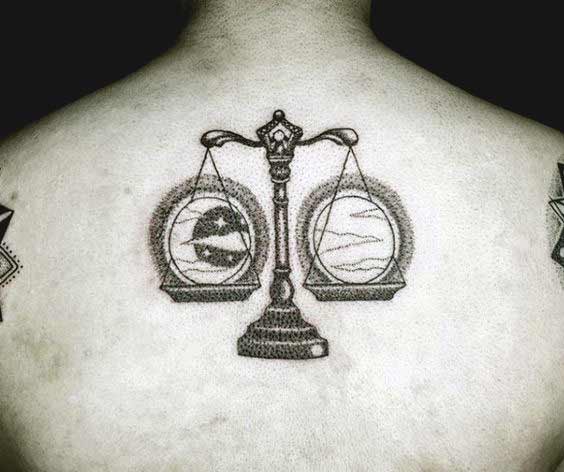 Tatuaje del símbolo de Libra (2)