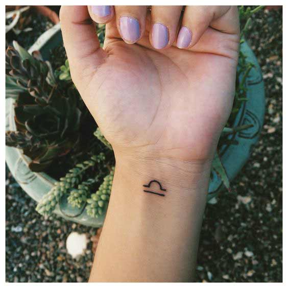 Tatuaje del símbolo de Libra (8)