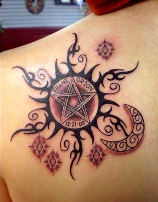 Diseño de tatuajes de sol en la parte superior izquierda del hombro