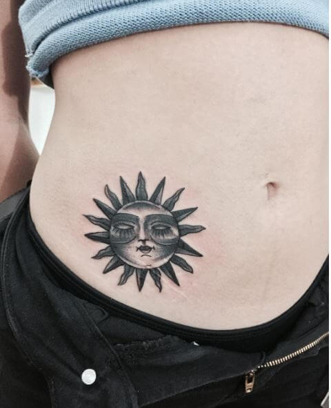 Diseño de tatuajes de sol en el estómago