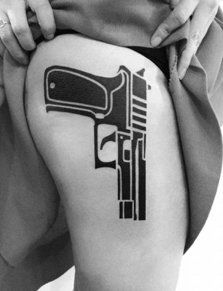 Tatuajes De Pistola En El Muslo