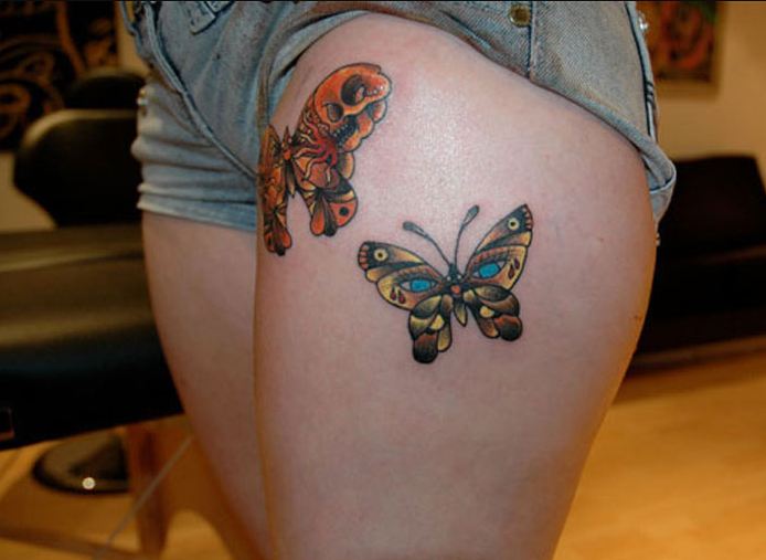 Tatuajes En El Muslo De Mariposa