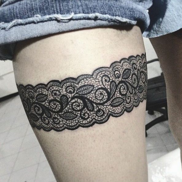 Tatuajes En El Muslo De Encaje