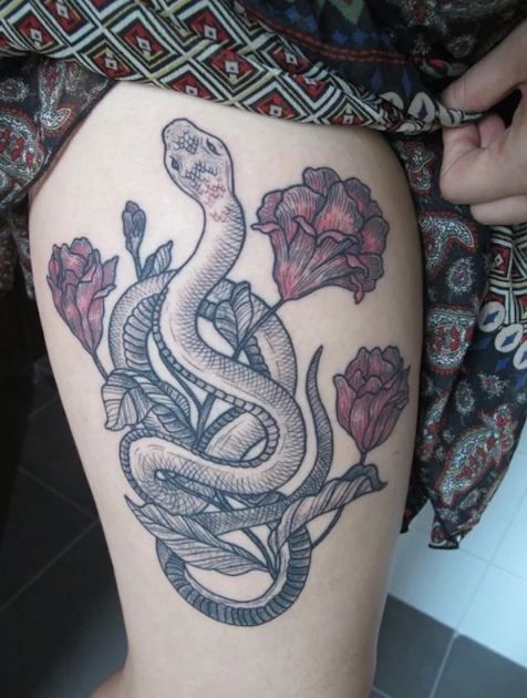 Tatuajes En El Muslo De Serpiente