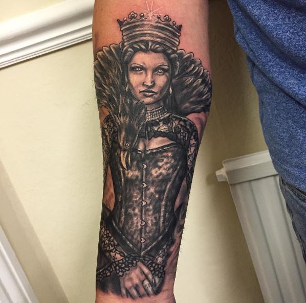 Ideas y diseños de tatuajes de reina del arte oscuro