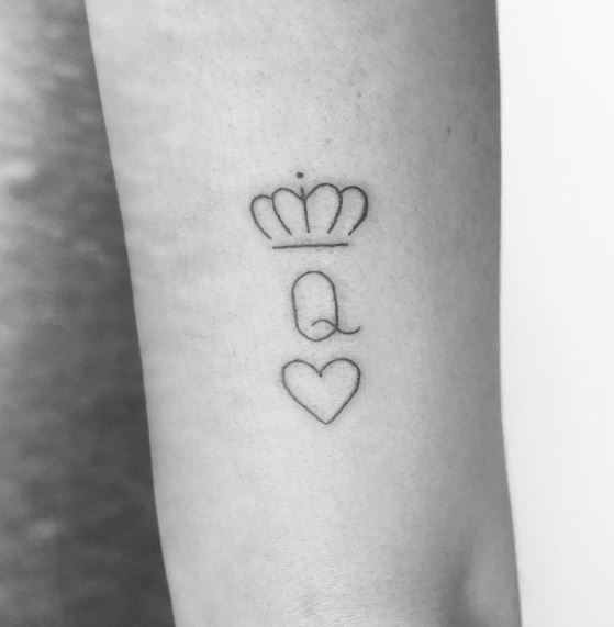 Diseño de tatuajes de reina fácil para dama