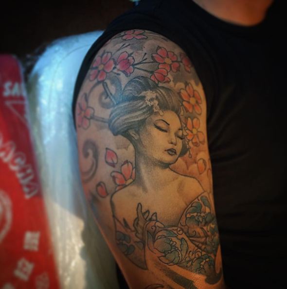 Tatuajes De Flores Con Geisha