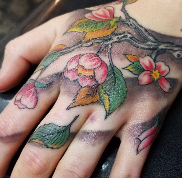 Tatuaje De Árbol De Cerezo En Flor
