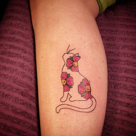 Tatuaje de flor de cerezo roja