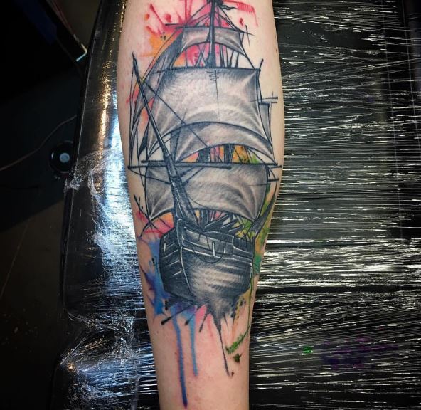 Ideas y diseños de tatuajes de barcos piratas para hombres