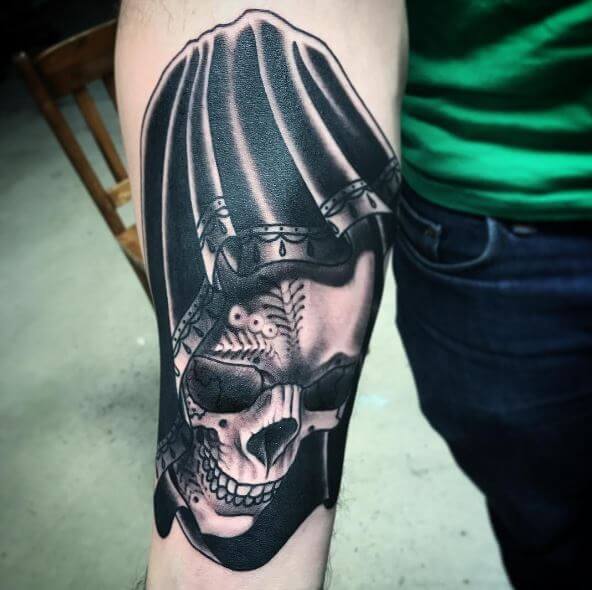 Diseño de tatuajes de Grim Reaper de color negro