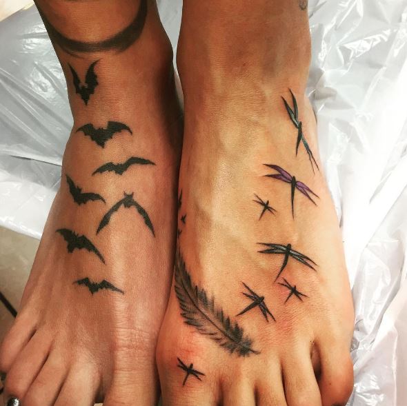 Diseño de tatuajes de murciélago en el dedo del pie