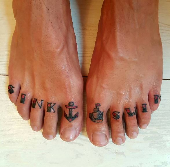 Diseño de tatuajes de ancla en el dedo del pie