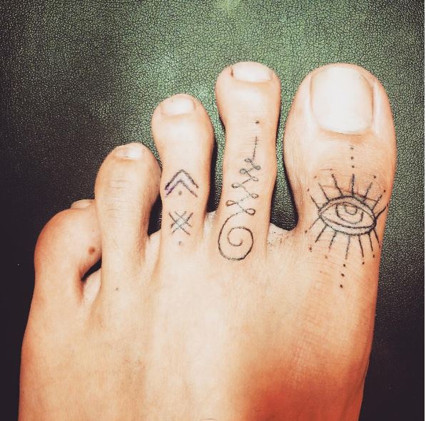 Diseños e ideas de tatuajes en los dedos del pie