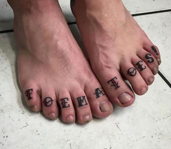 Buen diseño de tatuajes del dedo del pie e ideas