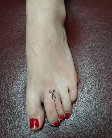 Seasor Tattoos Design On Foot Dedo medio