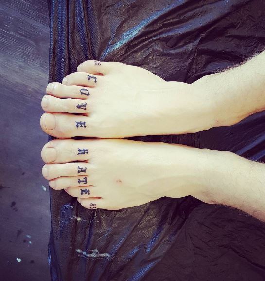 Ideas y diseño de tatuajes románticos del dedo del pie