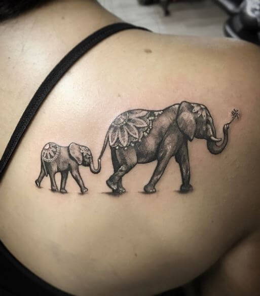 El mejor diseño de tatuajes de elefante 3D para niñas en la parte superior del hombro derecho