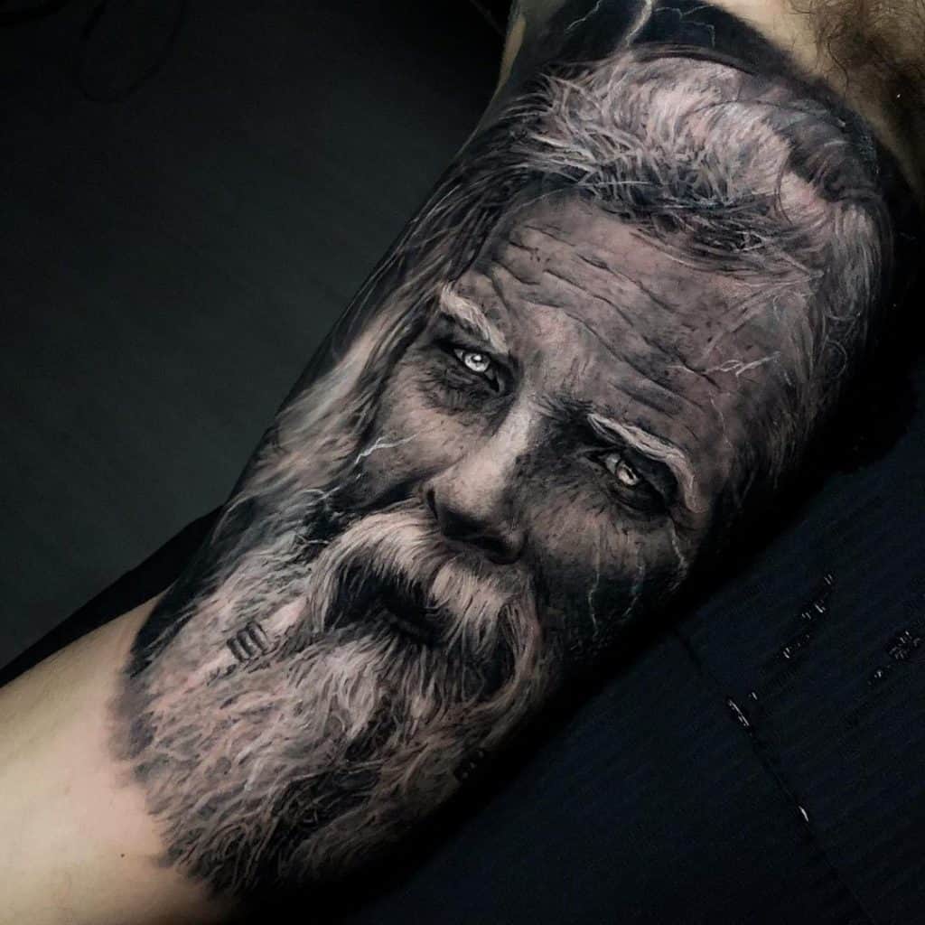 Tatuaje de anciano