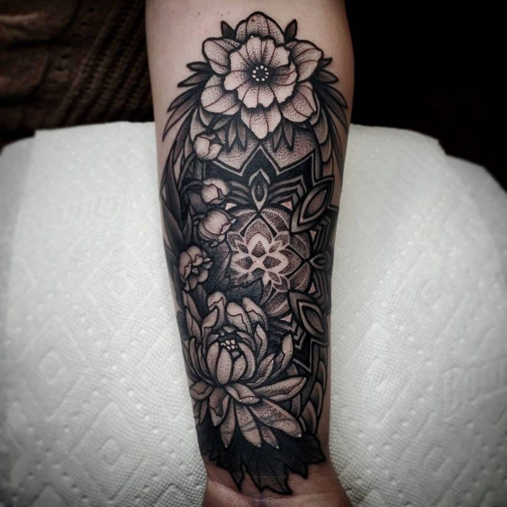 Tatuaje de flor negra