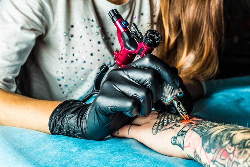 Los 5 mejores guantes para tatuadores: todo lo que necesitas saber + las  mejores marcas | MasTatuajes