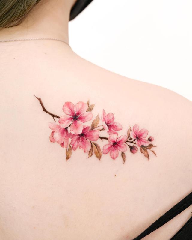 Significado del tatuaje de flor de cerezo