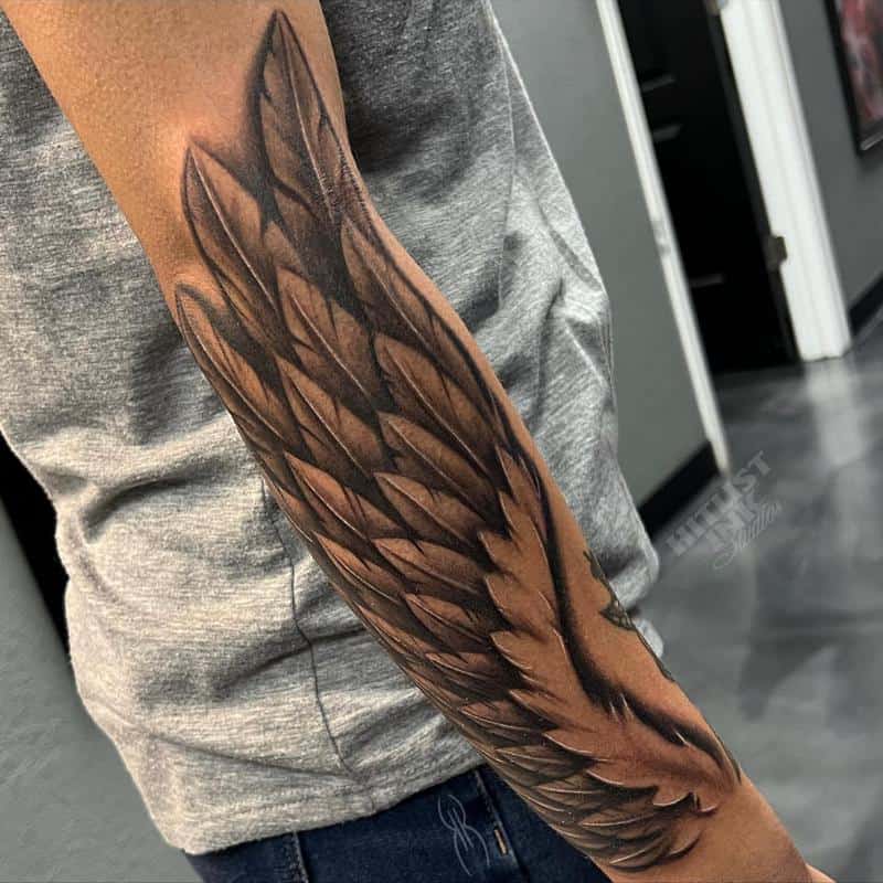 Significado del tatuaje del ala del antebrazo