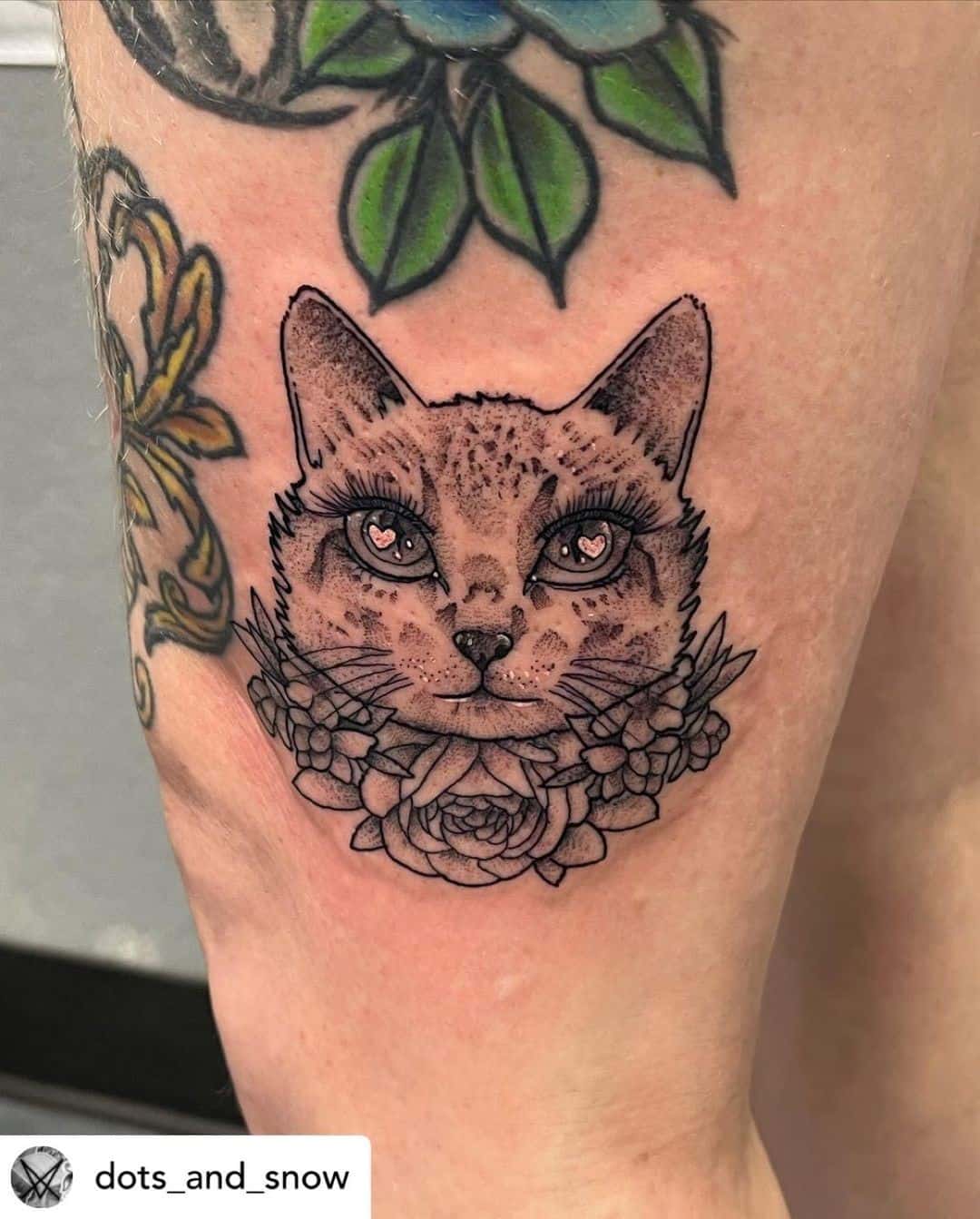 Tatuaje De Gato De Contorno De Muslo