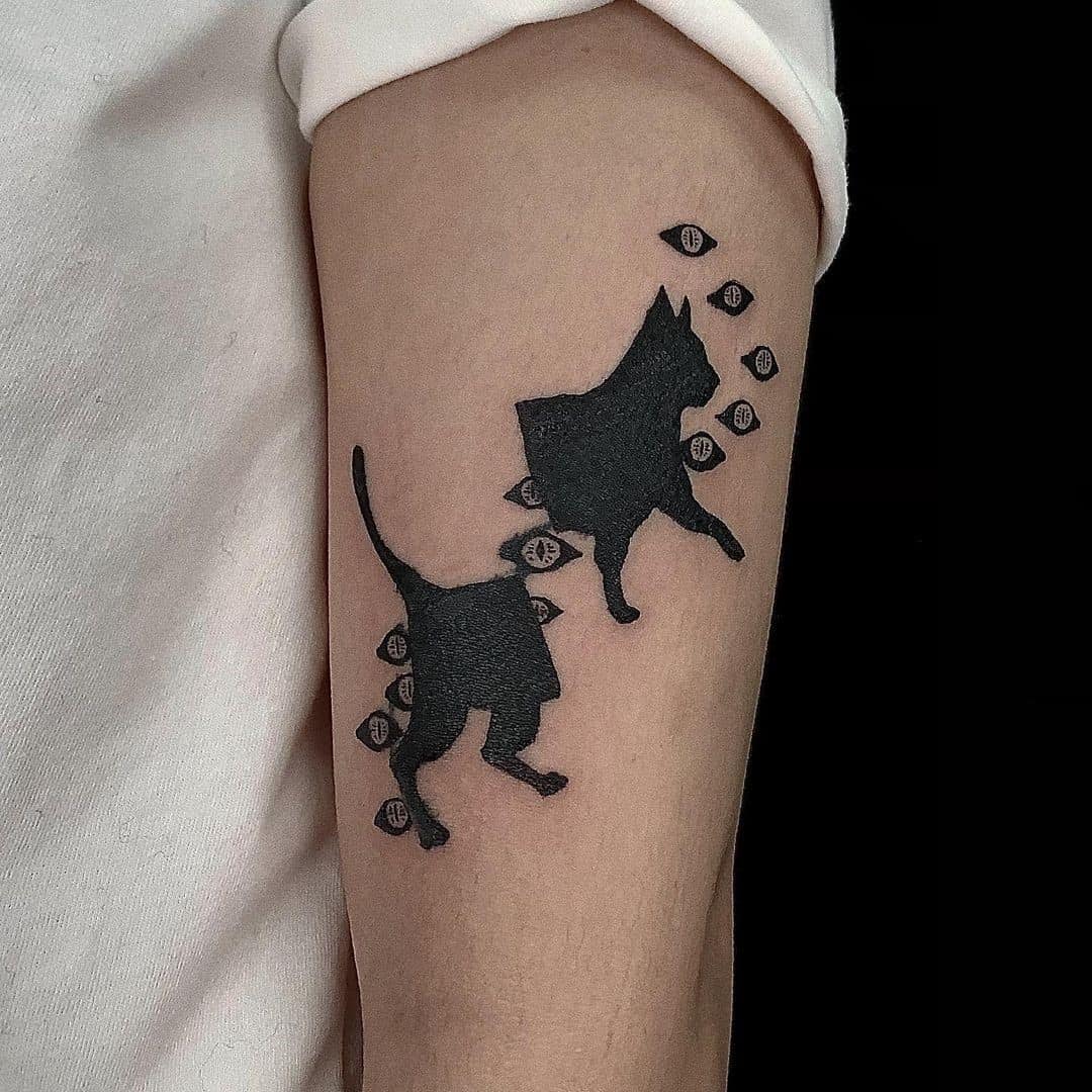 Diseño místico del tatuaje del gato negro