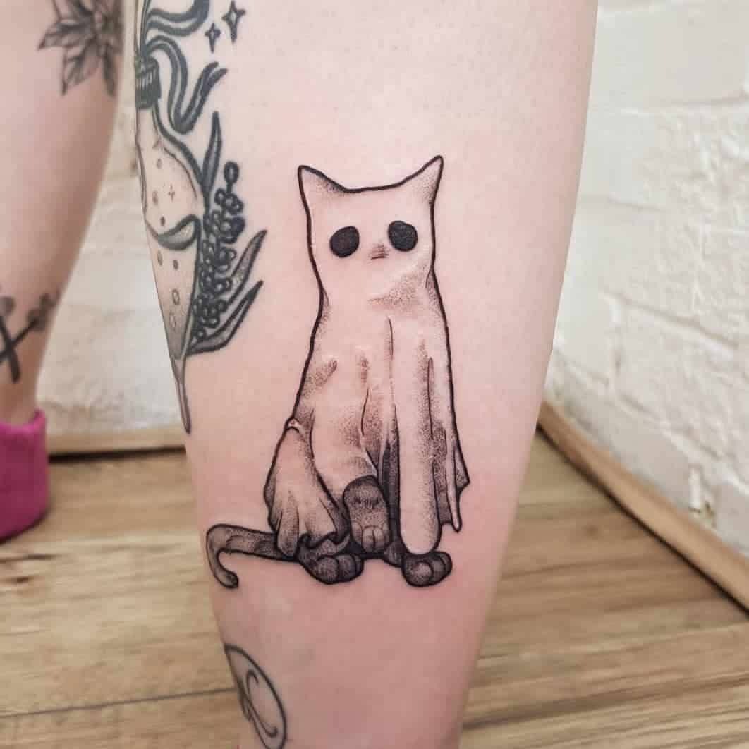 Tatuaje de gato fantasma aterrador