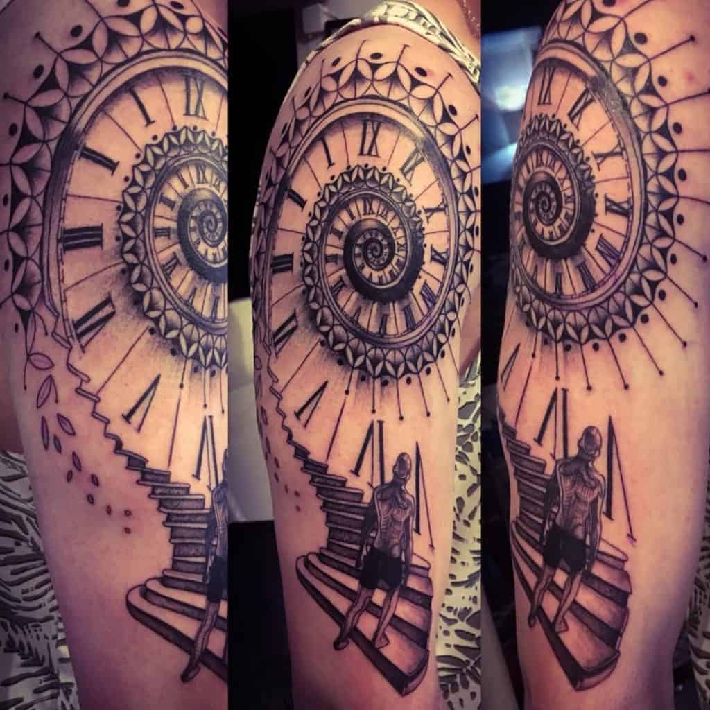 tatuaje de reloj infinito