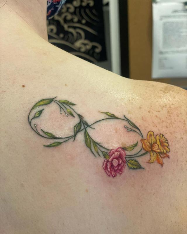 Tatuaje floral infinito 1