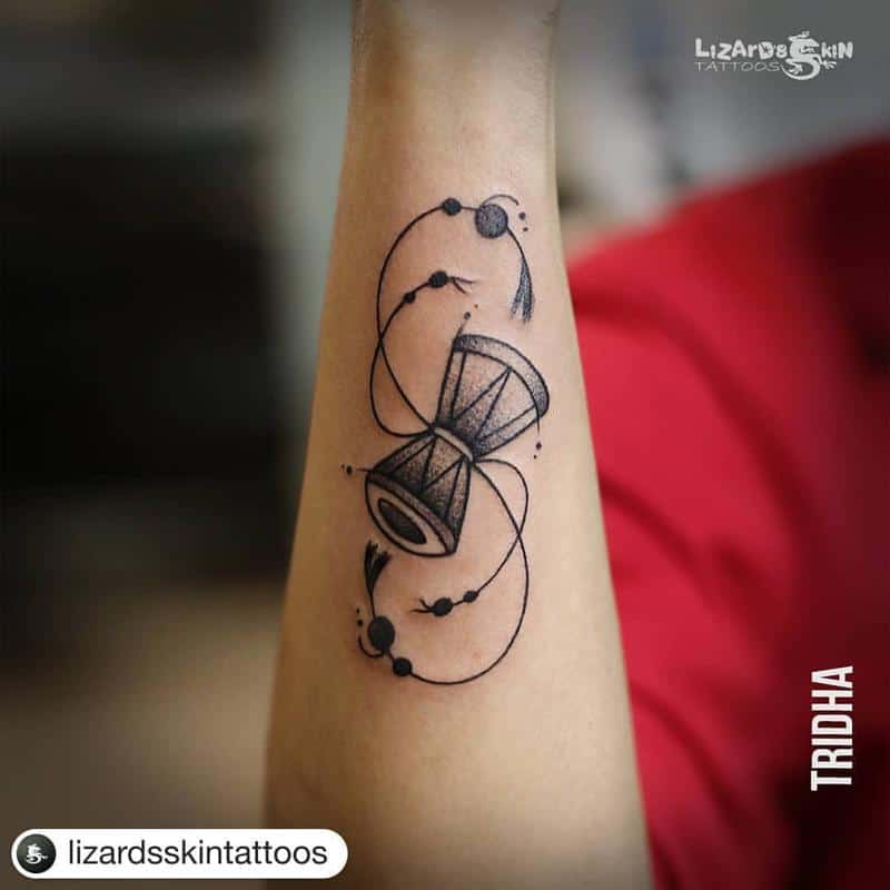 Tatuaje geométrico infinito