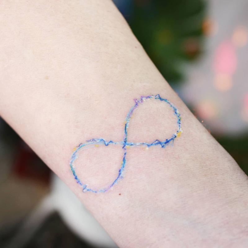 Tatuajes del símbolo del infinito de colores 1
