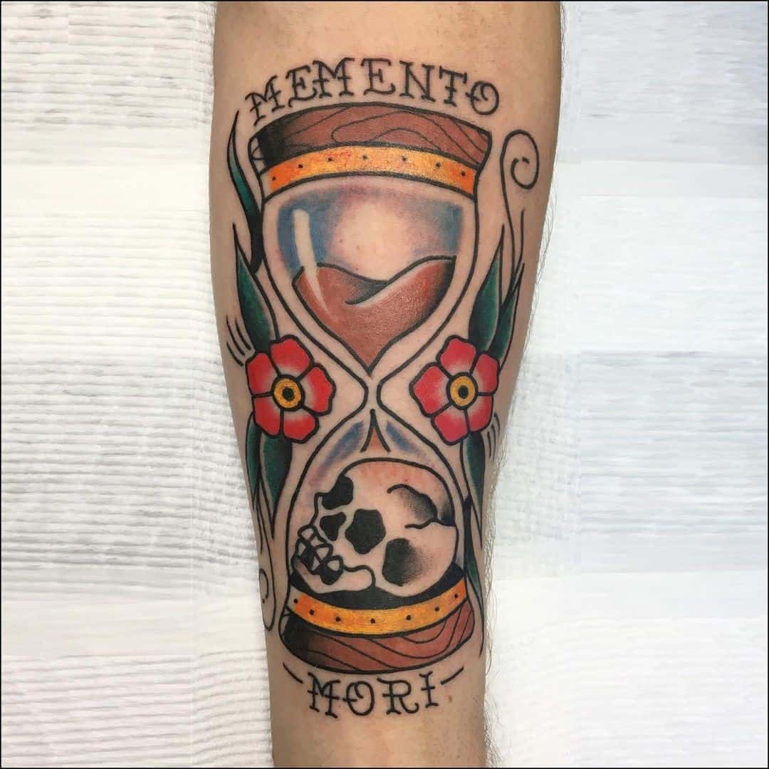 Reloj de arena colorido Memento Mori Tattoo