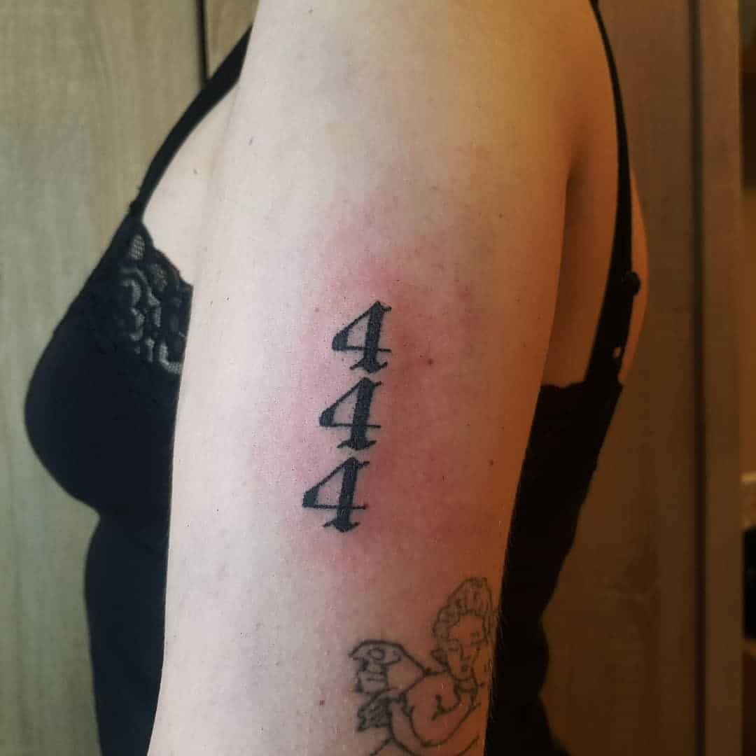 444 tatuajes en vertical 1