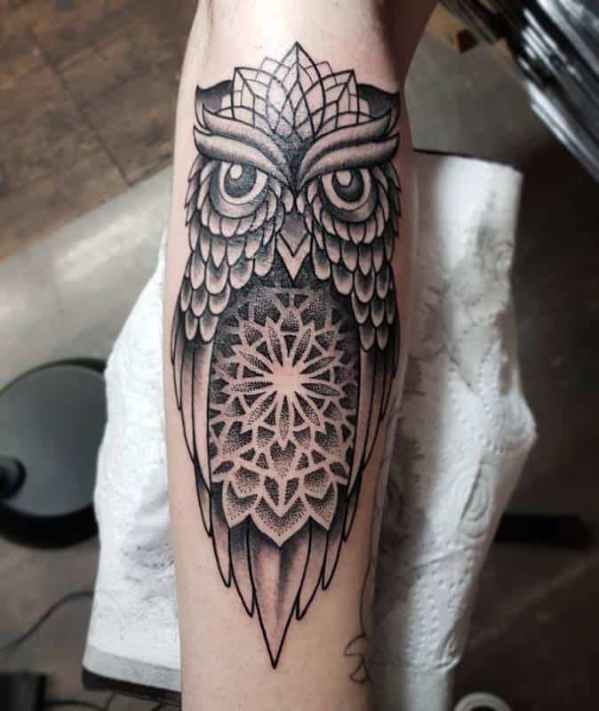 Tatuaje de búho geométrico 2