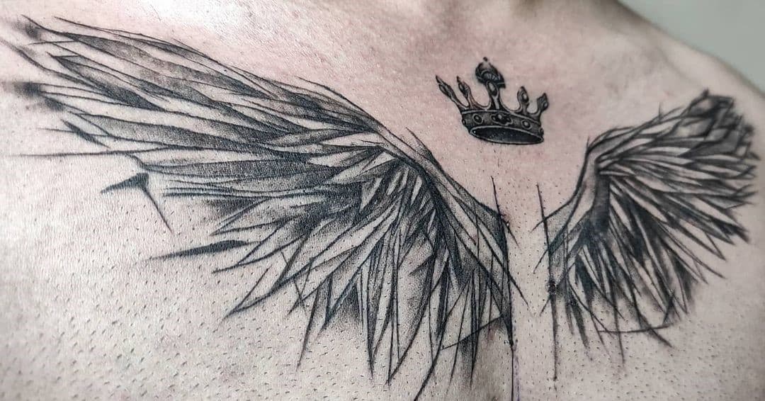 Tatuaje de corona y alas