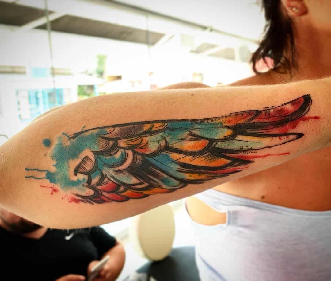 Tatuaje de ala de águila artística