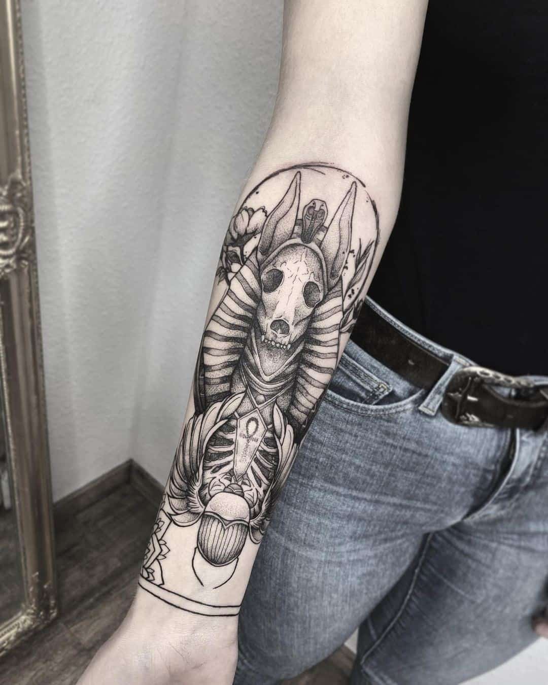 Tatuaje de la mano de Anubis