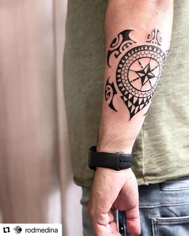 Diseño de tatuaje de tortuga marina polinesia 4