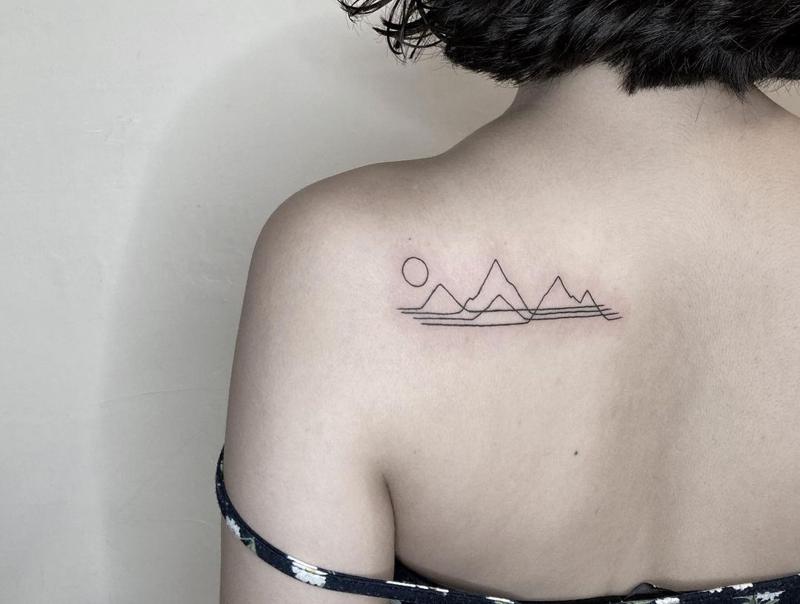 Tatuaje minimalista del océano 3