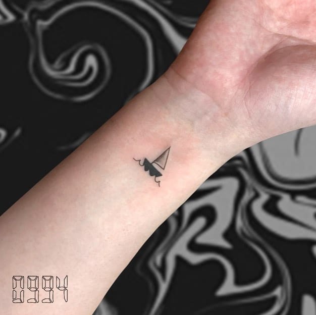 Tatuaje minimalista del océano 4