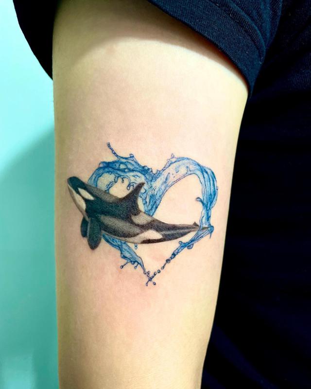 Tatuaje de ballena y océano 2